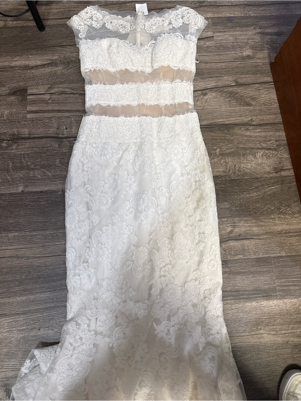 Isabelle Armstrong
Wedding Dress in White - Picture 4 of 10